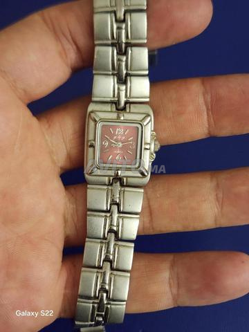 Montre femme boîtier carré distinctif - couleur rouge bordeaux - 2
