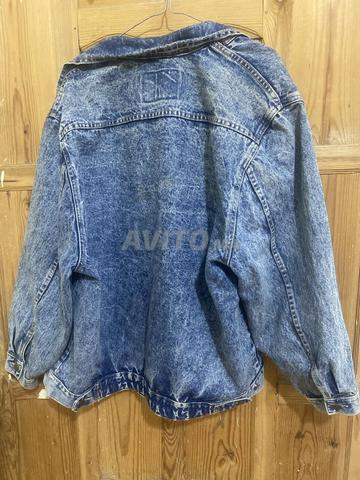 Veste en jean bleue Vintage, design élégant et unique. - 2