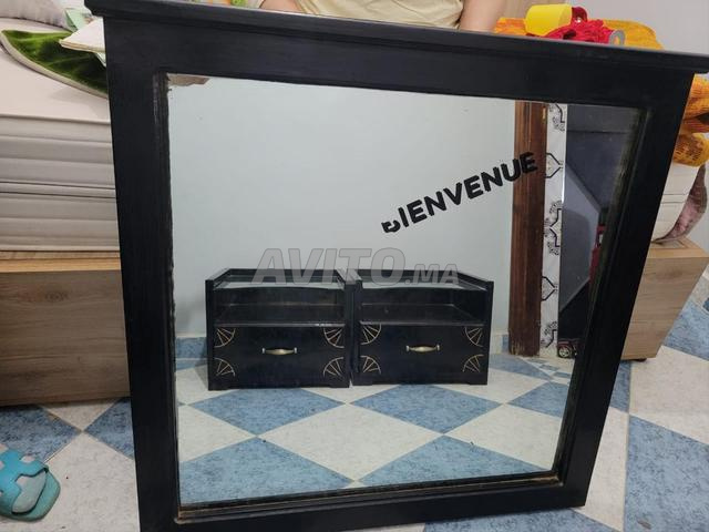 Chambre à coucher avec 2 tables de chevet et miroir - 2