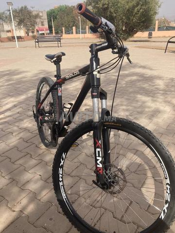 Vélo VTT CUBE Analog noir et rouge - 2