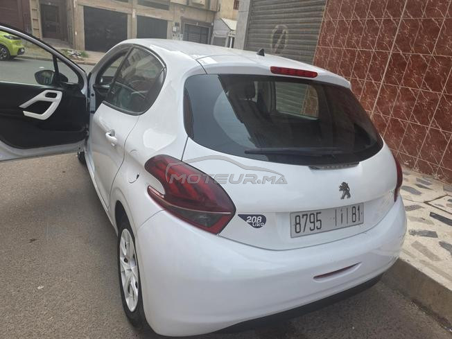 voiture  208