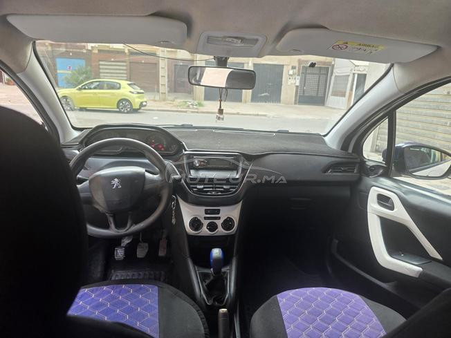 voiture  208