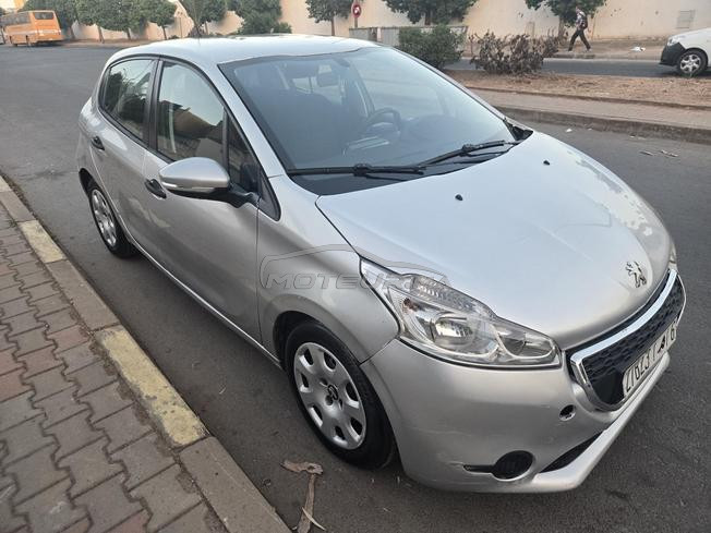 Peugeot 2O8 essence 2O14