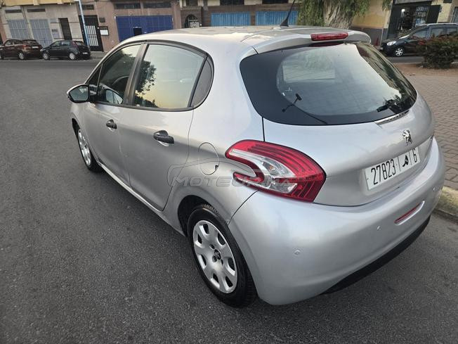 Peugeot 2O8 essence 2O14