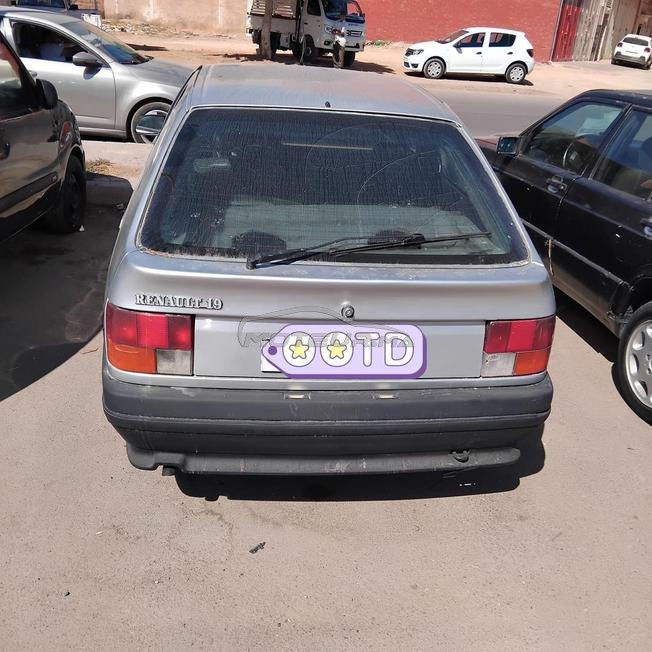 العيون المدينة كلها سيارة ممتازة 