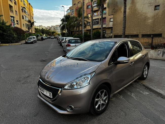 Peugeot 208 très bonne état 