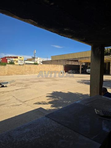 Entrepôt avec charpente et locaux.. - 2