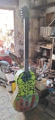 Guitare Géante en Fer – Sculpture Artisanale - 2
