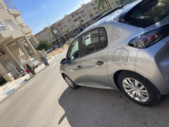 Peugeot 208 Diesel Manuelle 2024 à Fès