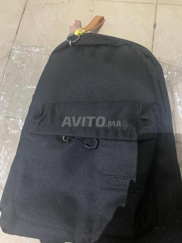 لوازم مدرسية جديدة مع حقيبتين