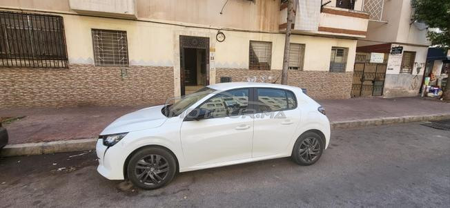  بيجو 208  premier main.
