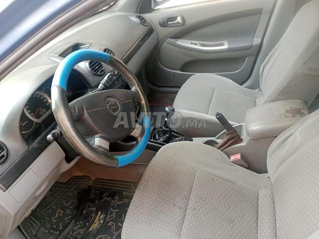 Chevrolet propre, très bon prix, négociable, disponible - 2