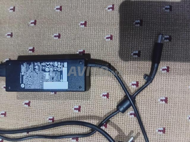 Câble avec chargeur pour ordinateur portable - 2