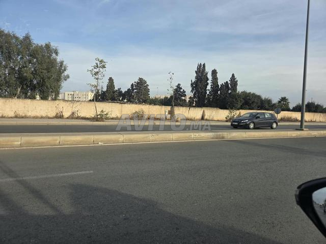أرض محاطة بسور للبيع