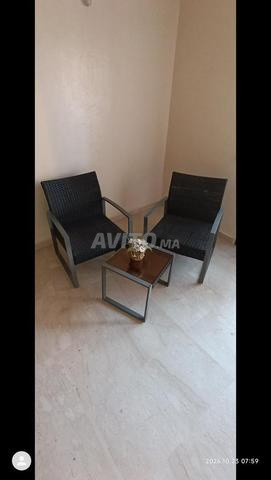عاجل طاولة مع كرسيين للشرفة