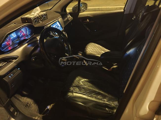 Peugeot 208 white édition 