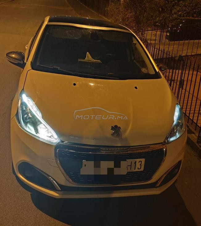 Peugeot 208 white édition 