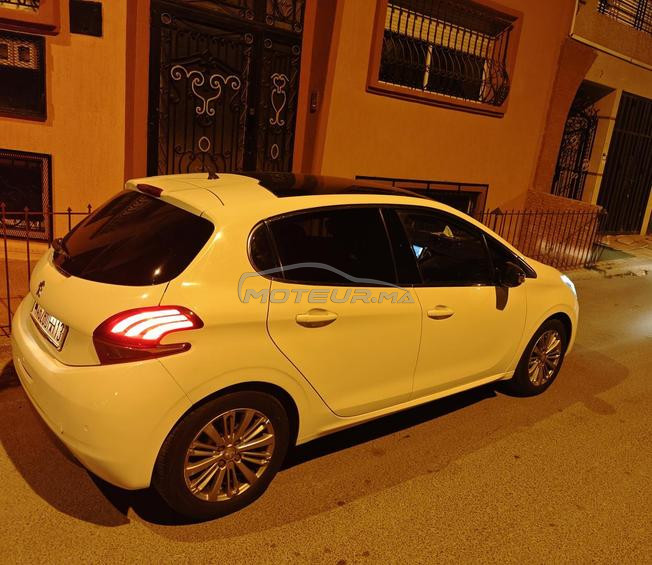 Peugeot 208 white édition 