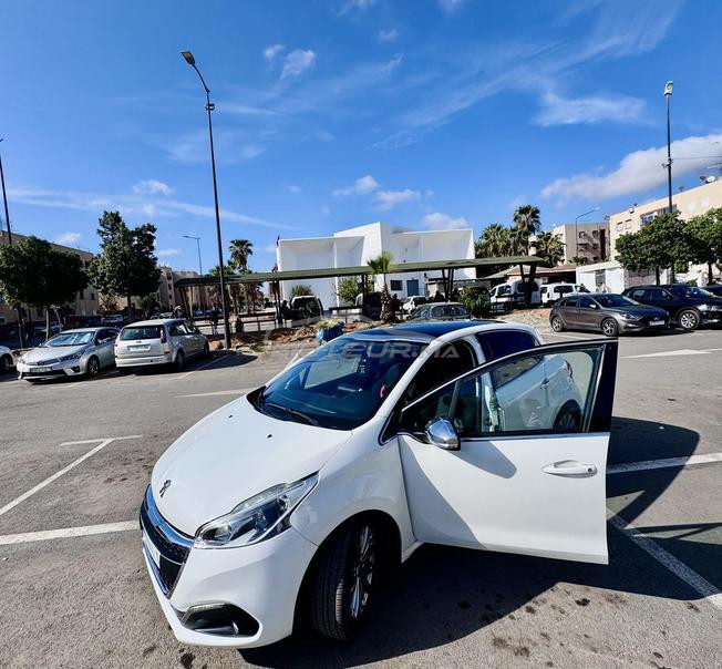 208 White edition 2019 