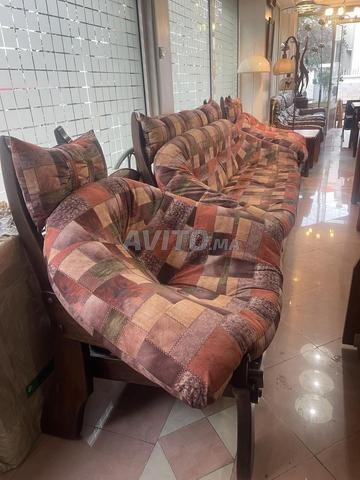 Canapé vintage et deux fauteuils assortis - 2