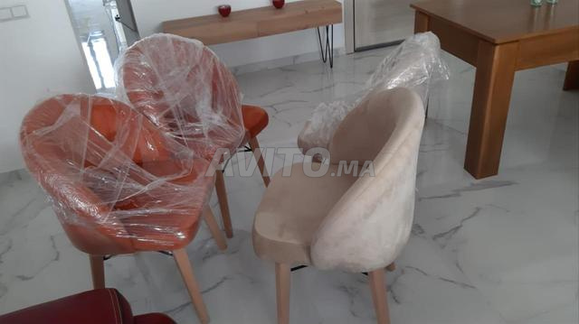 طاولة 1500 و 4 كراسي جديدة 1000