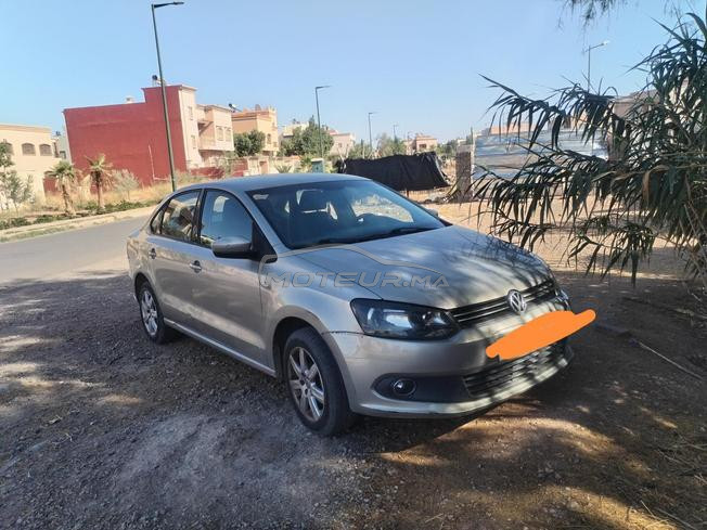 Volkswagen polo sedan 2014 première main 