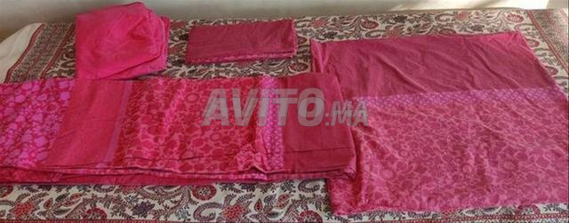 طقم مفروشات سرير كامل بدرجات الفوشيا والأحمر