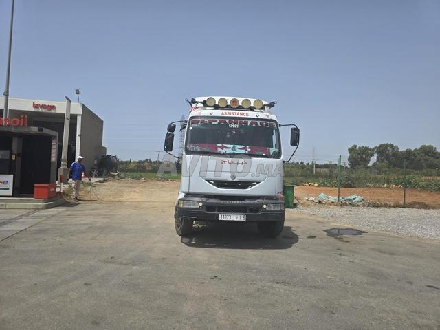 camion dépanneuse avec grue - 2