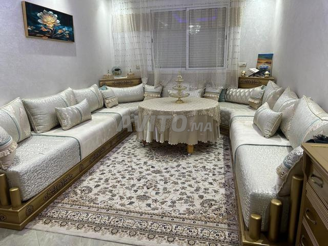 Salon marocain complet avec tapis