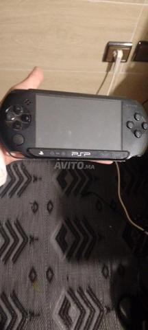 PSP E-1004 propre, sans jeux et sans chargeur