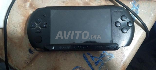 PSP E-1004 propre, sans jeux et sans chargeur - 2