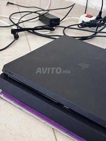 PS4 Slim flashée, propre, jamais ouverte - 2