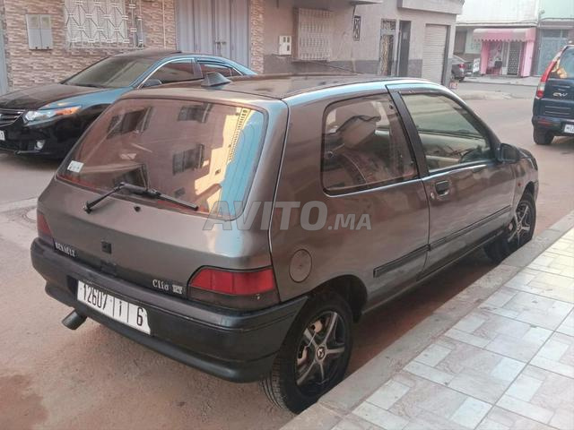 Renault Clio Essence Manuelle 1994 à Mohammedia - 2