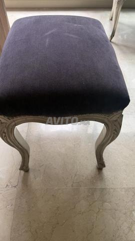 Deux chaises Louis XVI. à vendre avec tabouret - 2