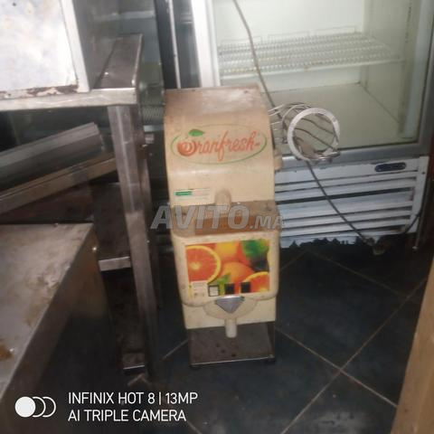 Je vends une machine à jus d'orange professionnelle. - 2
