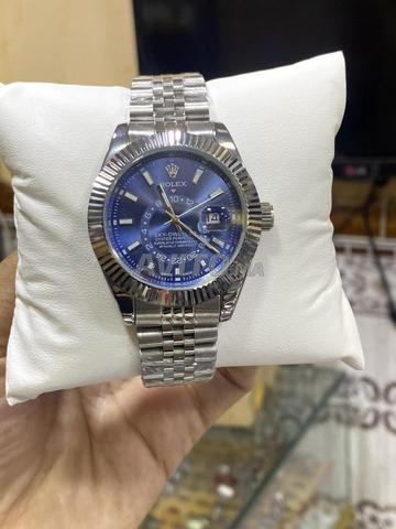 Bonjour, choisissez la montre qui vous plaît et contactez-nous sur WhatsApp - 2