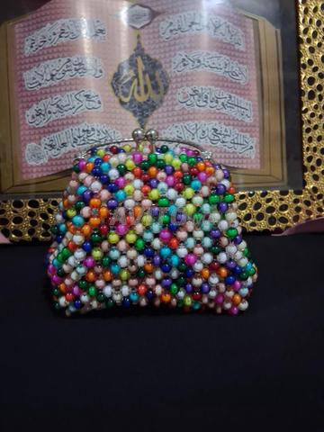 حقيبة خراز ملونة