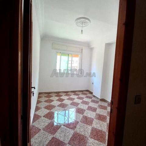 Appartement titre 102 mètres 5 pièces ascenseur balcon sur rue
