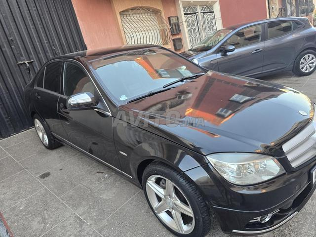 Mercedes-Benz 220 modèle 2008 en très bon état à vendre. - 2