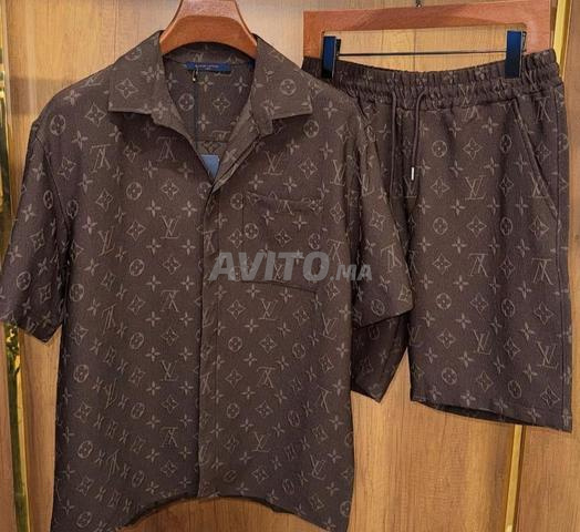 Burberry et Louis Vuitton en très bon état. - 2