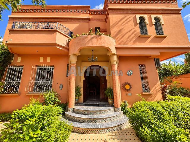 VILLA PISCINE, TERRASSE ET BEAUX VOLUMES - 2