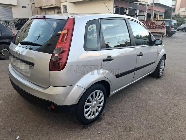 FORD FIESTA ESSENCE - 2