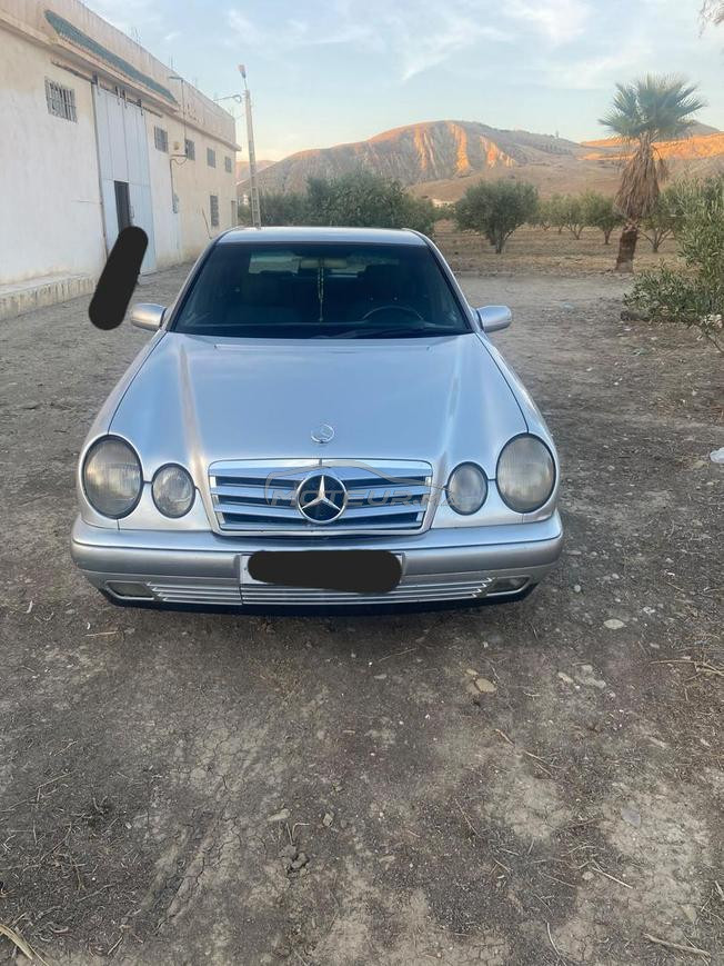 Mercedes-Benz Classe E Diesel Manuelle 1998 à Taza