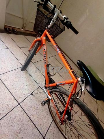 Vélo orange sportif - 2