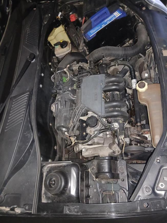 Renault clio 2 essence 1999