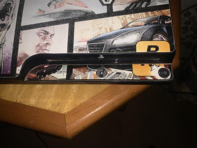 PS3 Slim 500GB avec 2 manettes, en très bon état (1000dh)✅