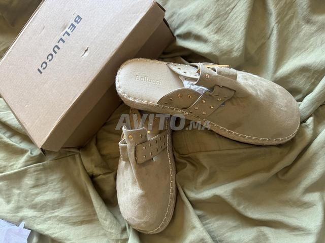 Chaussure d'été style sabot couleur beige doux et distinctif - 2