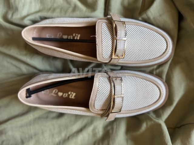 Chaussure élégante à vendre, design classique et moderne