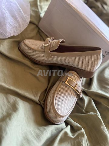 Chaussure élégante à vendre, design classique et moderne - 2