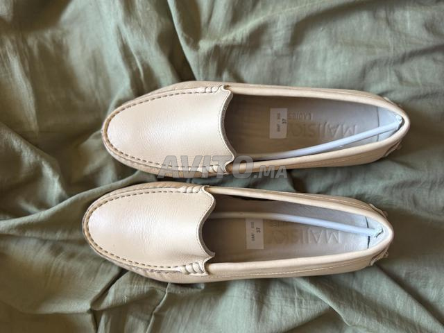 Chaussure élégante à la vente, design classique et confortable - 2